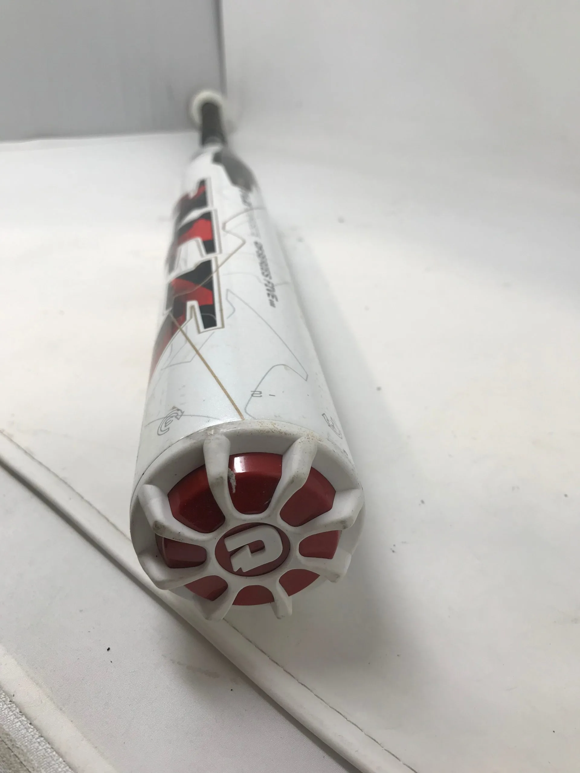 Used DeMarini CFS13 CF5 30/19 Fastpitch Softball Bat White/Red 4 Used DeMarini CFS13 CF5 30/19 Fastpitch Softball Bat White/Red - Image 4