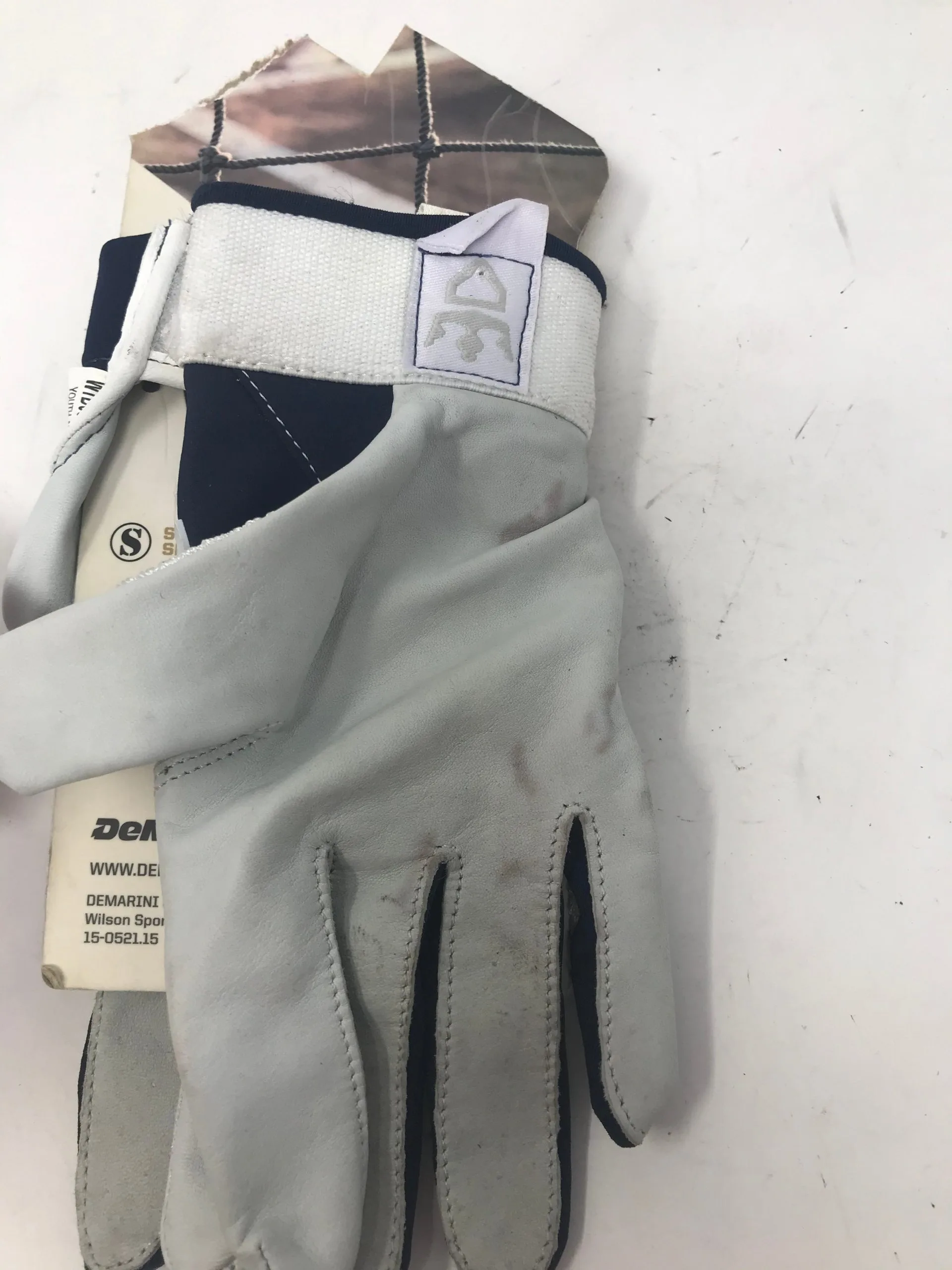 New Other DeMarini Youth Phantom Batting Gloves Medium Blue & White 3 New Other DeMarini Youth Phantom Batting Gloves Medium Blue & White - Image 3