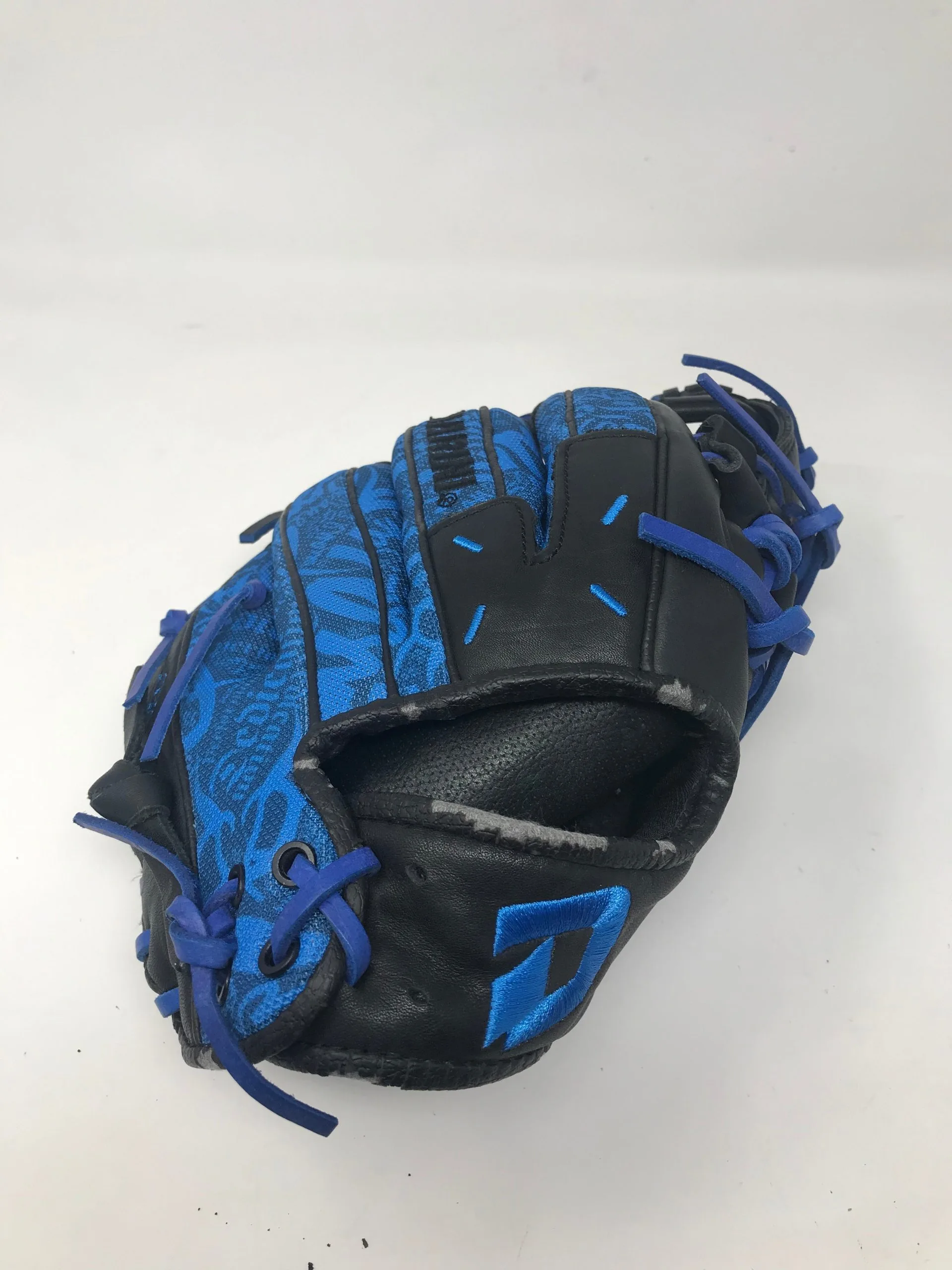 New Other DeMarini Rogue BBG 11.5-Inch Baseball Glove-Right Hand Throw, Cobalt Blue 1 New Other DeMarini Rogue BBG 11.5-Inch Baseball Glove-Right Hand Throw, Cobalt Blue