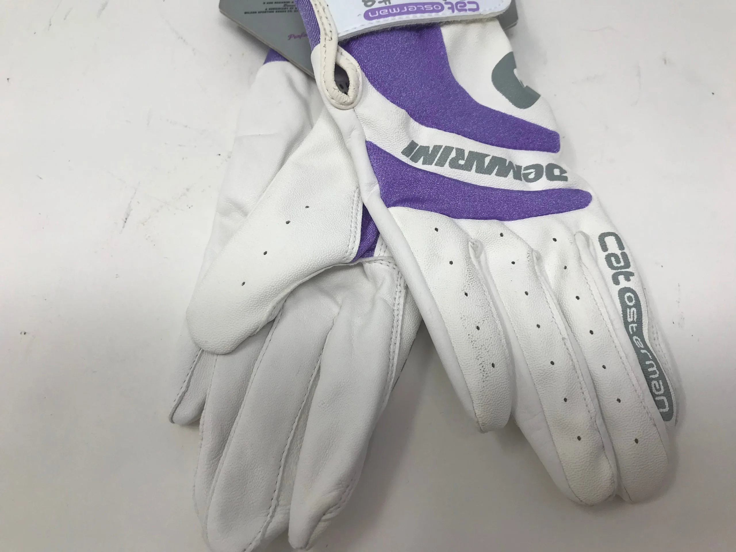 New DeMarini WTA6040 Girls Small Batting Glove Purple/White 1 New DeMarini WTA6040 Girls Small Batting Glove Purple/White
