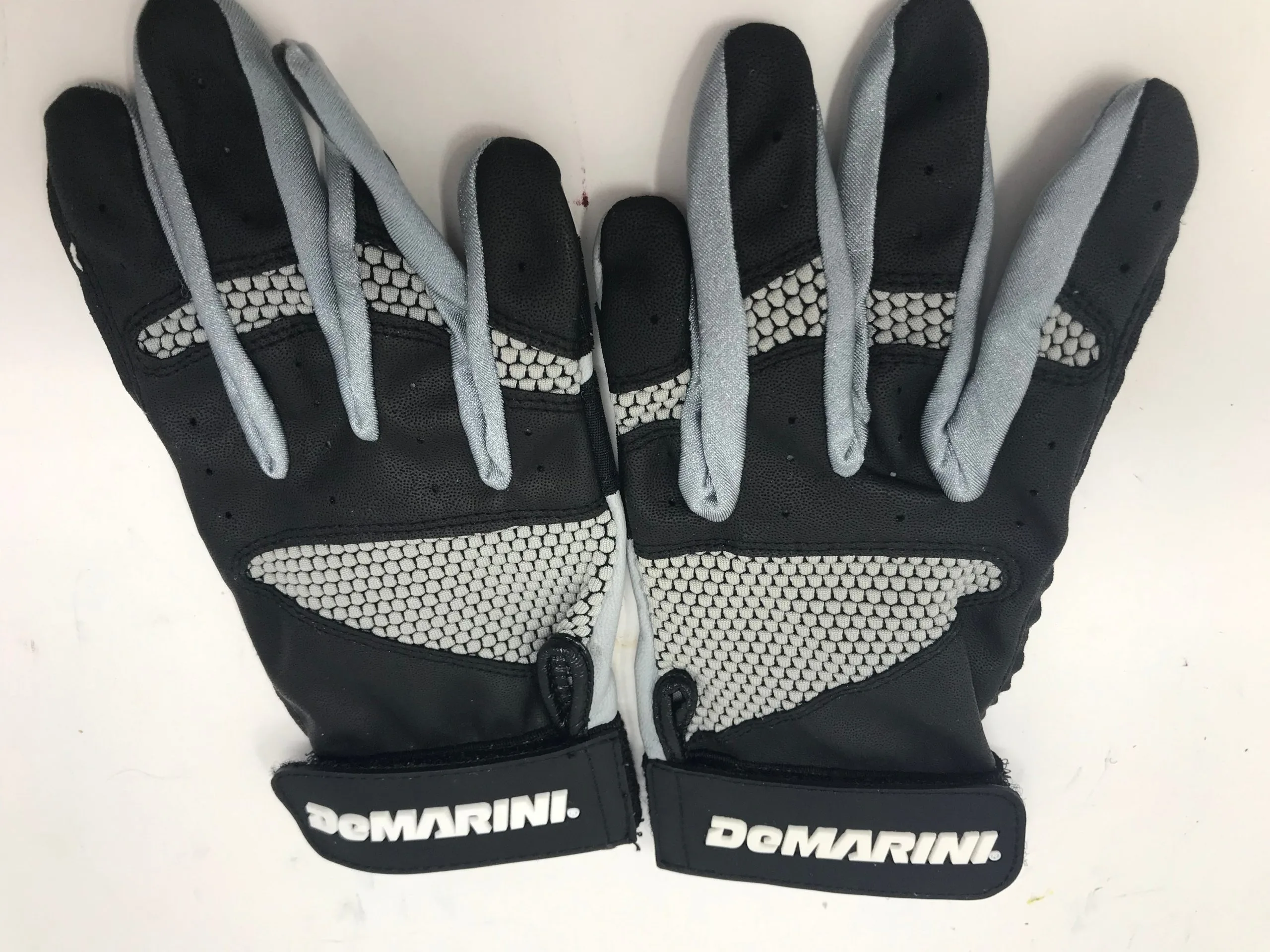 New DeMarini Geko Batting Gloves Adult Small Gray/Black 2 New DeMarini Geko Batting Gloves Adult Small Gray/Black - Image 2